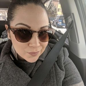 Meet your Posher, Olivia